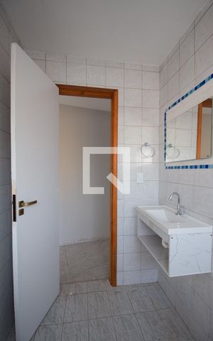 Casa à venda com 240m², 4 quartos e 4 vagasBanheiro da Suíte do Fundo