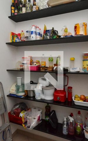 Casa à venda com 254m², 3 quartos e 5 vagas Casa à venda com 254m², 3 quartos e 5 vagasDespensa