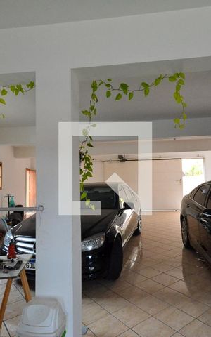 Casa à venda com 254m², 3 quartos e 5 vagas Casa à venda com 254m², 3 quartos e 5 vagasGaragem