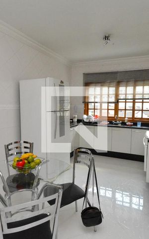 Casa à venda com 254m², 3 quartos e 5 vagas Casa à venda com 254m², 3 quartos e 5 vagasCozinha
