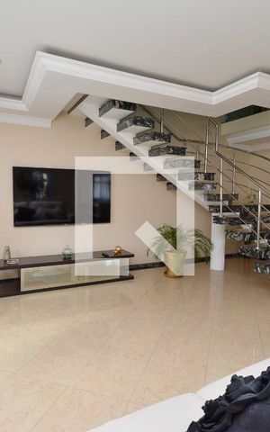 Casa à venda com 254m², 3 quartos e 5 vagas Casa à venda com 254m², 3 quartos e 5 vagasSala