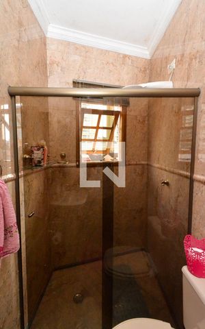 Casa à venda com 254m², 3 quartos e 5 vagas Casa à venda com 254m², 3 quartos e 5 vagasQuarto de Serviço
