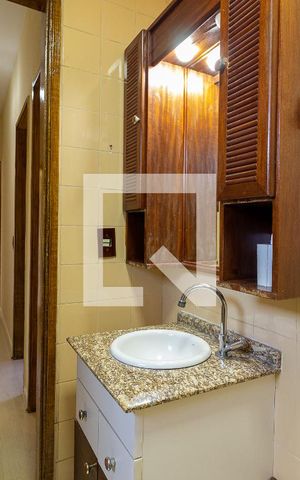 Apartamento à venda com 65m², 2 quartos e 1 vaga Apartamento à venda com 65m², 2 quartos e 1 vagaDetalhe do Banheiro