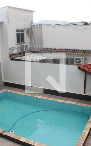 Casa à venda com 450m², 5 quartos e 5 vagasQuarto 4