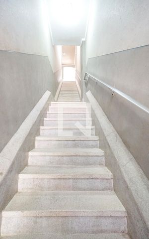 Apartamento para alugar com 80m², 2 quartos e sem vaga Apartamento para alugar com 80m², 2 quartos e sem vagaEscada de entrada