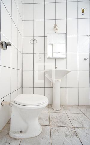 Apartamento para alugar com 80m², 2 quartos e sem vaga Apartamento para alugar com 80m², 2 quartos e sem vagaBanheiro social