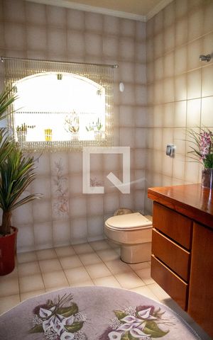 Casa à venda com 360m², 3 quartos e 6 vagasBanheiro 4