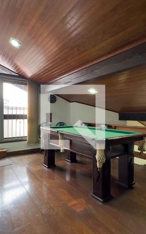 Casa à venda com 250m², 5 quartos e 4 vagas Casa à venda com 250m², 5 quartos e 4 vagasSótão