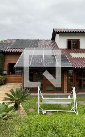 Casa à venda com 250m², 5 quartos e 4 vagas Casa à venda com 250m², 5 quartos e 4 vagasQuintal