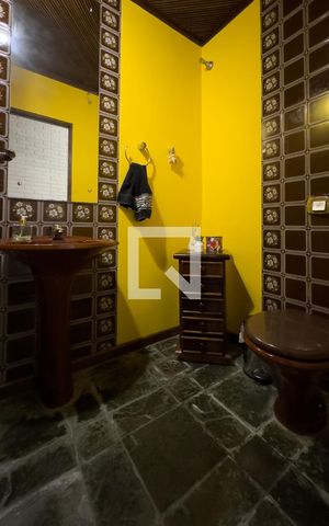 Casa à venda com 250m², 5 quartos e 4 vagas Casa à venda com 250m², 5 quartos e 4 vagasSala 2