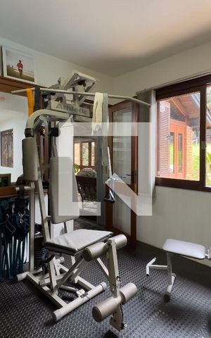Casa à venda com 250m², 5 quartos e 4 vagas Casa à venda com 250m², 5 quartos e 4 vagasQuarto