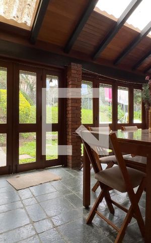 Casa à venda com 250m², 5 quartos e 4 vagas Casa à venda com 250m², 5 quartos e 4 vagasChurrasqueira