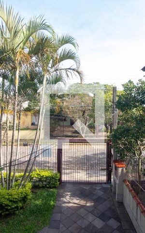 Casa à venda com 160m², 3 quartos e 5 vagas Casa à venda com 160m², 3 quartos e 5 vagasVista