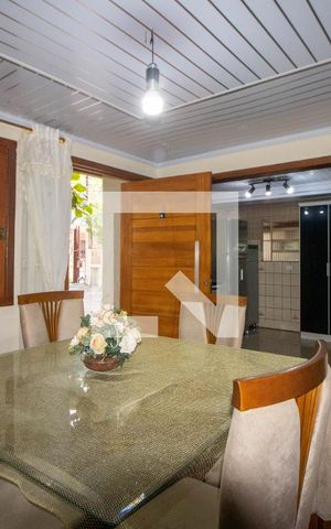 Casa à venda com 160m², 3 quartos e 5 vagas Casa à venda com 160m², 3 quartos e 5 vagasSala
