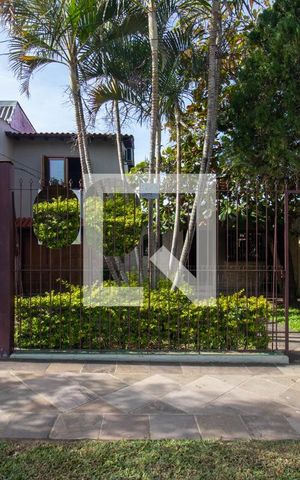 Casa à venda com 160m², 3 quartos e 5 vagas Casa à venda com 160m², 3 quartos e 5 vagasFachada