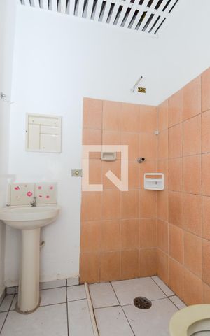Casa de condomínio para alugar com 34m², 1 quarto e sem vagaBanheiro