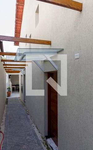 Casa para alugar com 160m², 3 quartos e 2 vagas Casa para alugar com 160m², 3 quartos e 2 vagasCorredor Lateral