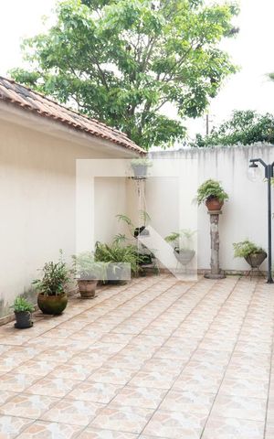 Casa à venda com 200m², 3 quartos e 4 vagas Casa à venda com 200m², 3 quartos e 4 vagasGaragem