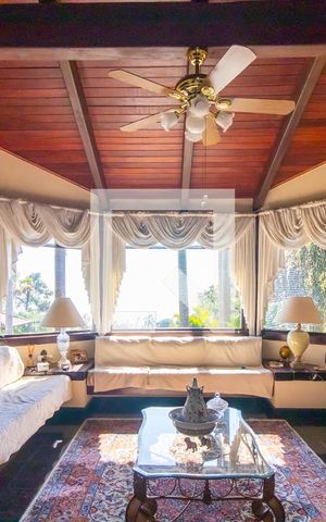 Casa à venda com 430m², 4 quartos e 4 vagas Casa à venda com 430m², 4 quartos e 4 vagasSala