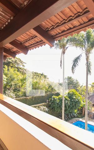 Casa à venda com 430m², 4 quartos e 4 vagas Casa à venda com 430m², 4 quartos e 4 vagasVaranda