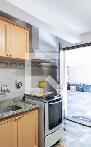 Casa à venda com 430m², 4 quartos e 4 vagas Casa à venda com 430m², 4 quartos e 4 vagasCozinha 2