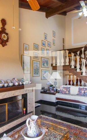 Casa à venda com 430m², 4 quartos e 4 vagas Casa à venda com 430m², 4 quartos e 4 vagasSala