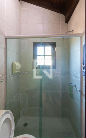 Casa à venda com 430m², 4 quartos e 4 vagas Casa à venda com 430m², 4 quartos e 4 vagasBanheiro - Anexo