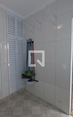 Casa à venda com 156m², 2 quartos e 2 vagasQuarto de Serviço
