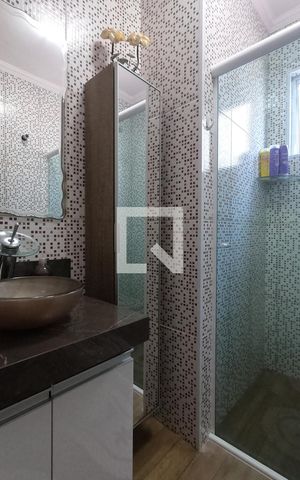 Casa à venda com 156m², 2 quartos e 2 vagasBanheiro