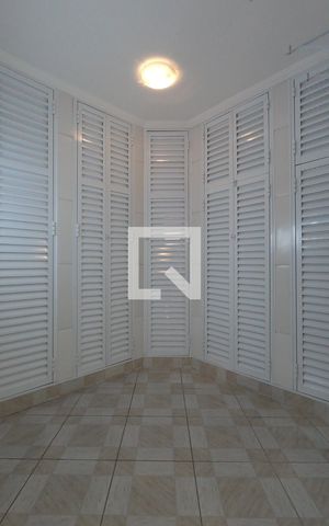 Casa à venda com 156m², 2 quartos e 2 vagasQuarto de Serviço