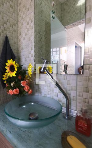 Casa à venda com 156m², 2 quartos e 2 vagasBanheiro de Serviço