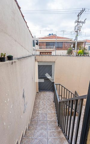 Casa à venda com 203m², 2 quartos e 5 vagas Casa à venda com 203m², 2 quartos e 5 vagasEntrada