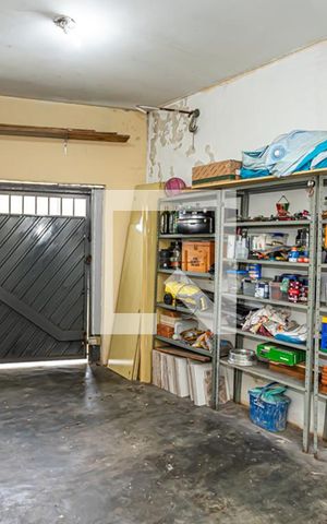 Casa à venda com 203m², 2 quartos e 5 vagas Casa à venda com 203m², 2 quartos e 5 vagasGaragem
