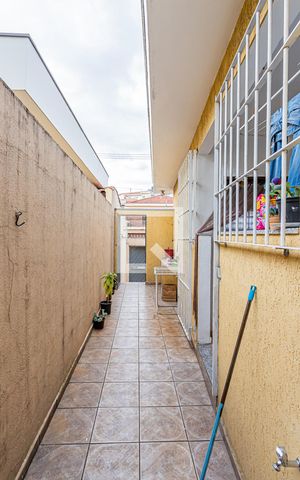 Casa à venda com 203m², 2 quartos e 5 vagas Casa à venda com 203m², 2 quartos e 5 vagasCorredor