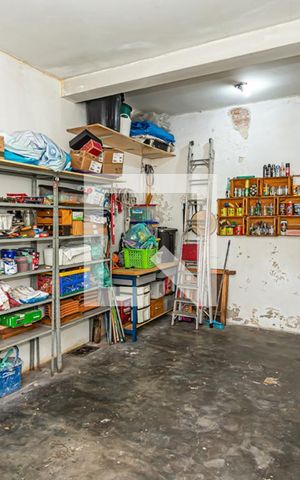 Casa à venda com 203m², 2 quartos e 5 vagas Casa à venda com 203m², 2 quartos e 5 vagasGaragem
