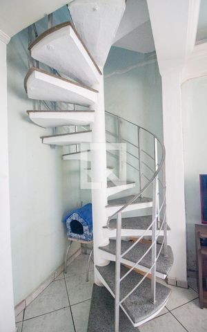 Casa à venda com 183m², 4 quartos e 4 vagasescada sala