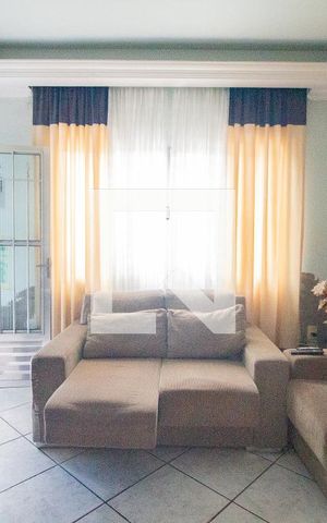 Casa à venda com 183m², 4 quartos e 4 vagassala