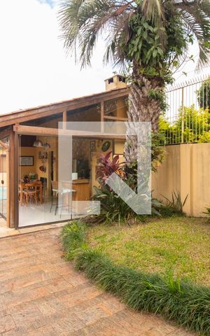 Casa à venda com 279m², 4 quartos e 4 vagas Casa à venda com 279m², 4 quartos e 4 vagasQuintal