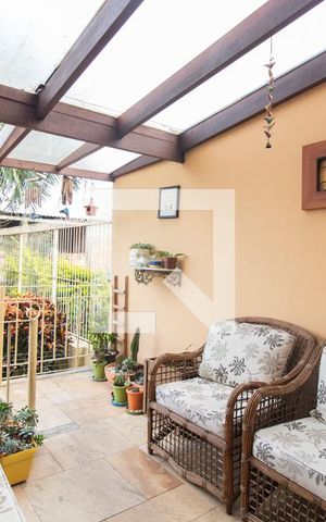 Casa à venda com 279m², 4 quartos e 4 vagas Casa à venda com 279m², 4 quartos e 4 vagasÁrea Externa