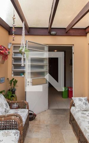 Casa à venda com 279m², 4 quartos e 4 vagas Casa à venda com 279m², 4 quartos e 4 vagasÁrea Externa