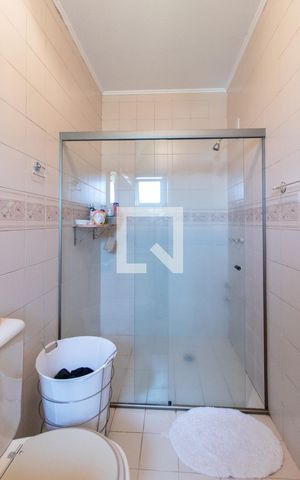 Casa à venda com 279m², 4 quartos e 4 vagas Casa à venda com 279m², 4 quartos e 4 vagasBanheiro da Suíte 1