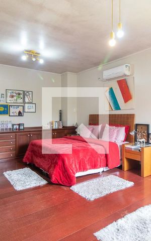 Casa à venda com 279m², 4 quartos e 4 vagas Casa à venda com 279m², 4 quartos e 4 vagasQuarto 1- Suíte