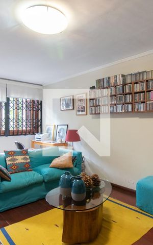 Casa à venda com 279m², 4 quartos e 4 vagas Casa à venda com 279m², 4 quartos e 4 vagasSala
