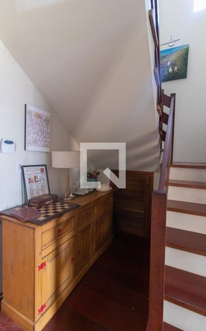 Casa à venda com 279m², 4 quartos e 4 vagas Casa à venda com 279m², 4 quartos e 4 vagasSala
