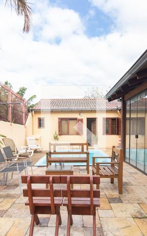 Casa à venda com 279m², 4 quartos e 4 vagas Casa à venda com 279m², 4 quartos e 4 vagasQuintal