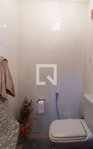 Casa à venda com 279m², 4 quartos e 4 vagas Casa à venda com 279m², 4 quartos e 4 vagasLavabo