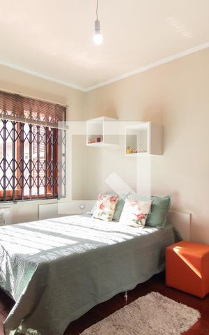 Casa à venda com 279m², 4 quartos e 4 vagas Casa à venda com 279m², 4 quartos e 4 vagasQuarto 3
