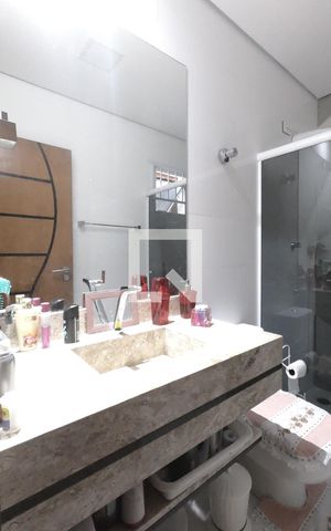 Casa à venda com 300m², 3 quartos e 5 vagasBanheiro da Suíte 2