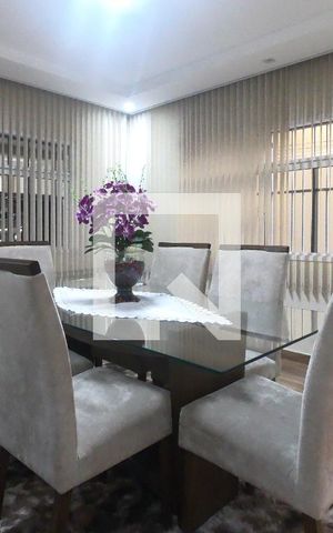 Casa à venda com 300m², 3 quartos e 5 vagasSala