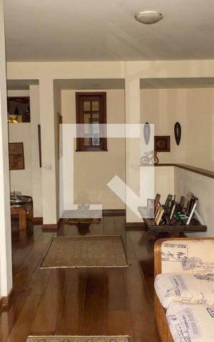Casa de condomínio à venda com 500m², 5 quartos e 3 vagas Casa de condomínio à venda com 500m², 5 quartos e 3 vagasSala